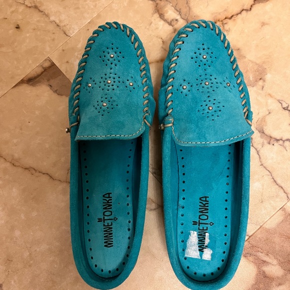 Minnetonka Shoes - SALE!!! Final markdown Minnetonka Leila Mules•SZ  9 aqua turquoise like new